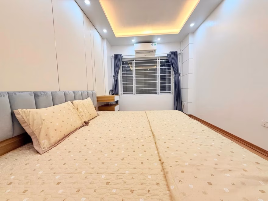 Phòng nghr tầng 3 của nhà ngõ 5 Trấn Thái Tông cần bán
