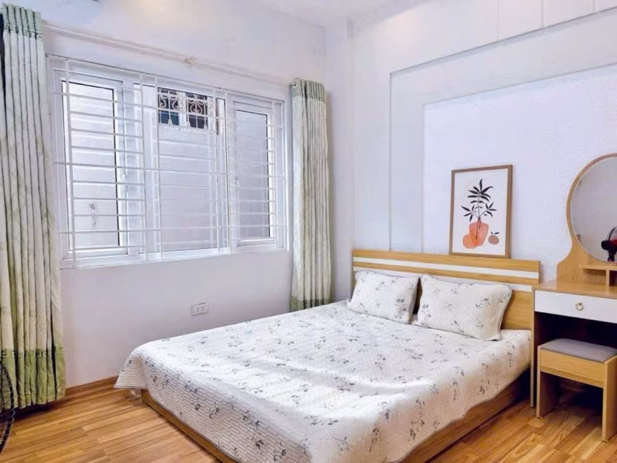 Phòng ngủ khép kín trên tầng 3 nhà ngõ 5 Trần Thái Tông