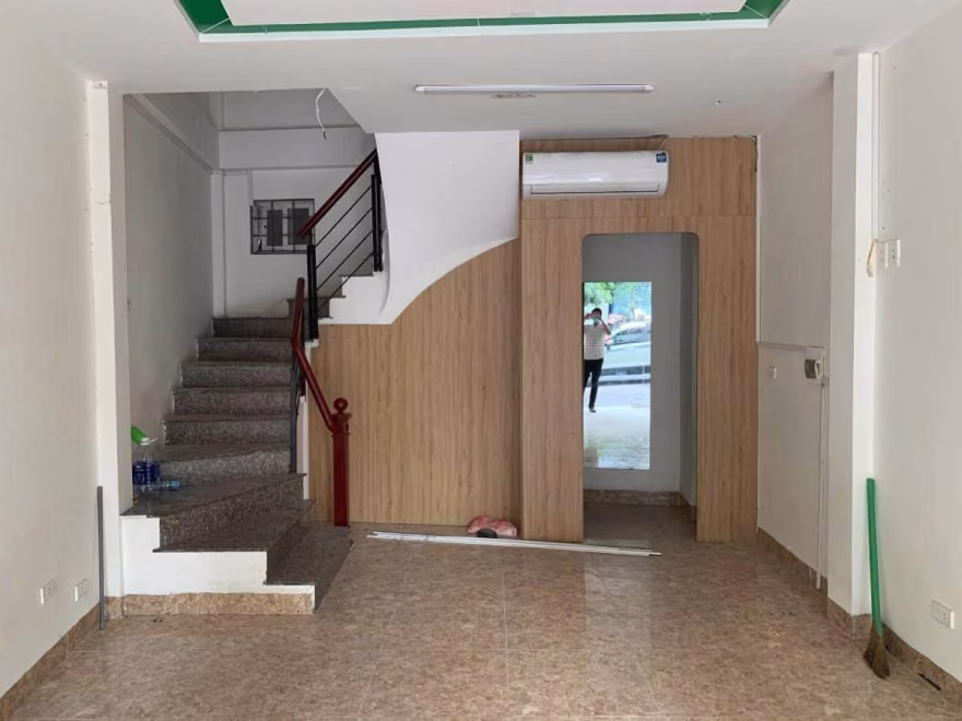 Vỉa hè phố Trần Thái Tông